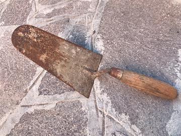 Cazzuola da lavoro presumibilmente anni 1950