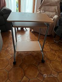 Carrello porta PC a rotelle
