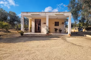 VILLA A SCHIERA A FRANCAVILLA FONTANA