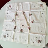 Tovaglia quadrata nuova con 4 tovaglioli