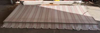 Struttura motorizzata per tende da sole a bracci