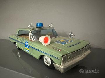 Automobilina vintage in latta a batteria