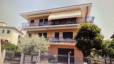 2 appartamenti indipendenti con giardino