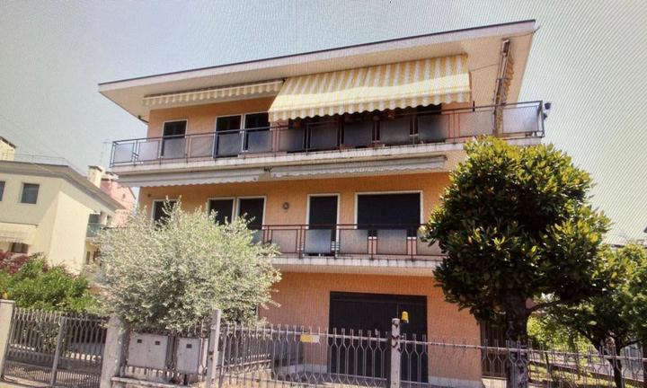 2 appartamenti indipendenti con giardino