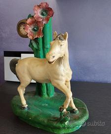 Cavallo in ceramica vintage con orologio 