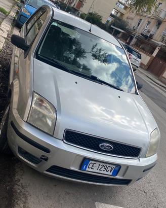 Ford Fusion 1600 benzina
