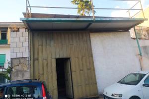 Capannone artigianale al centro