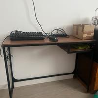 Scrivania piccola porta computer