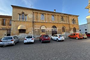 CINQUE LOCALI SIGNORILE AUTONOMO