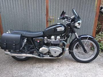 Triumph Bonneville 