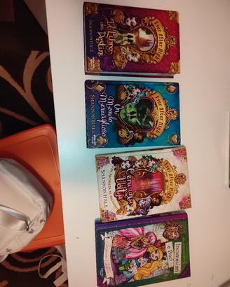 4 Libri EVER AFTER HIGH