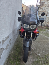 Honda Varadero 1000 cc con tris valige