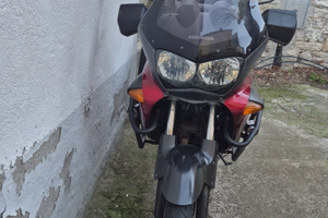 Honda Varadero 1000 cc con tris valige
