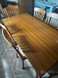 Tavolo da soggiorno compreso di sedie in pelle