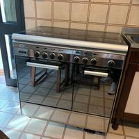 Cucina a gas. 5 fuochi