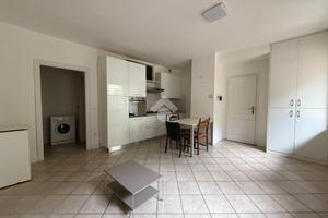 MONOLOCALE A MEZZOLOMBARDO