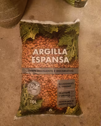 Terriccio, argilla, sabbia e vasi per giardinaggio