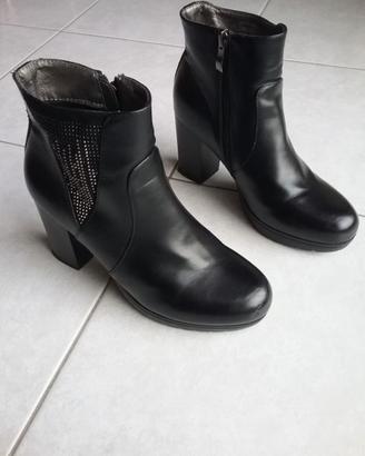 Stivaletti tronchetto con cerniera