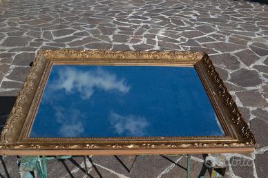 specchio antico con cornice dorata