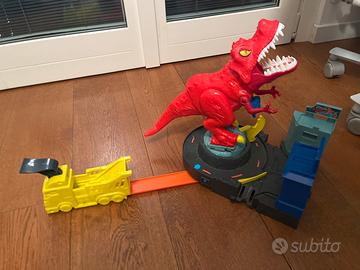Hot weels dinosauro