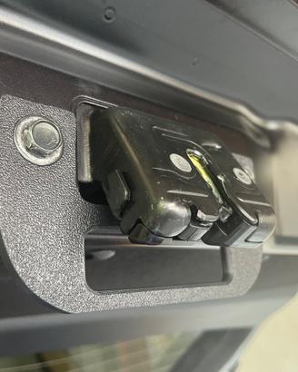 Toyota Aygo X maniglia chiusura baule