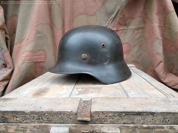 ww2 elmetto tedesco M35  una  crepa sulla falda