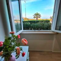 Trilocale fronte mare con giardino Rif.1019