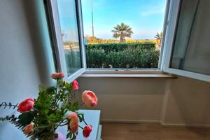 Trilocale fronte mare con giardino Rif.1019