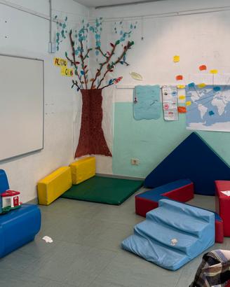 PER UNA SCUOLA Divanetti e materassi!