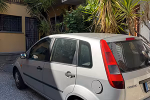 FIESTA 2004 - 140.000km