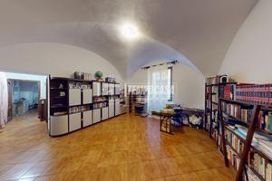 CERCHI UN TRILOCALE CON TERRAZZO IN CENTRO STORICO