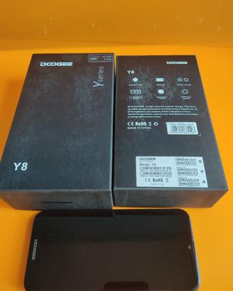Doogee  Y8 nero 32 GB cavo caricabatterie nuovi