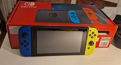 Nintendo Switch 32 GB -  4 giochi, SD, custodia