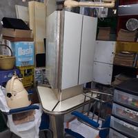 Arredamento per salone parrucchiera anni 50