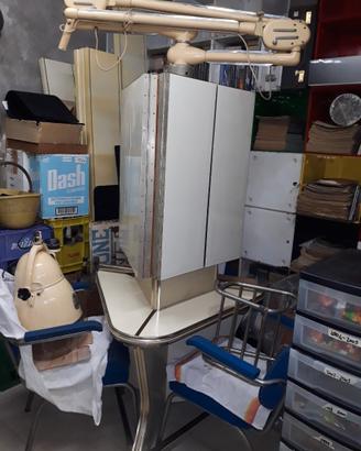 Arredamento per salone parrucchiera anni 50