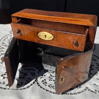 Antico Modellino di Credenza