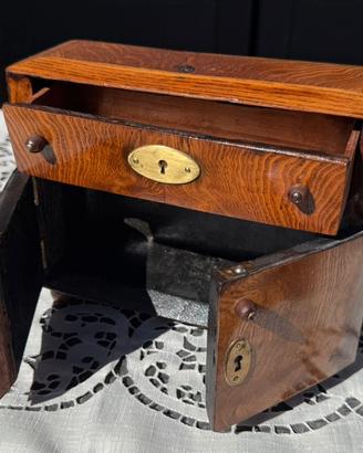 Antico Modellino di Credenza