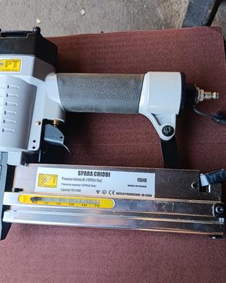 PISTOLA SPARACHIODI E GRAFFE AD ARIA 