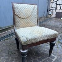Sedia d’epoca in legno, design raro da restaurare