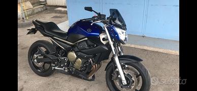 YAMAHA XJ6 con bauletto