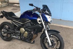 YAMAHA XJ6 con bauletto