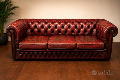 Divano Chesterfield pelle bordeaux vintage 3 posti