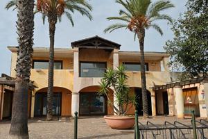 Primo piano piazzetta commerciale