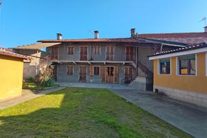 Vinovo - Ampia proprietà indipendente con cortile