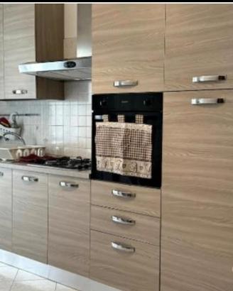 Appartamento Trilocale crema ideale per aziende