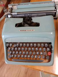 tre macchine da scrivere olivetti