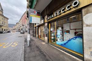 NEGOZIO A TRIESTE