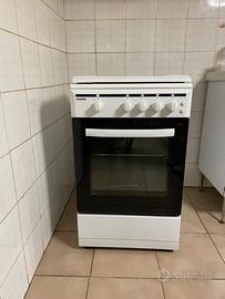Cucina a gas e forno elettrico