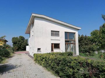 Villa di 350 m² con più di 5 locali e box auto dop