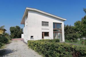 Villa di 350 m² con più di 5 locali e box auto dop